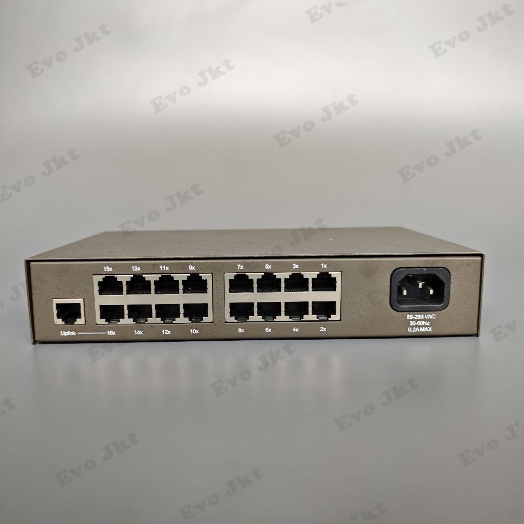 SWITCH 16 PORT 10/100 1port Uplink