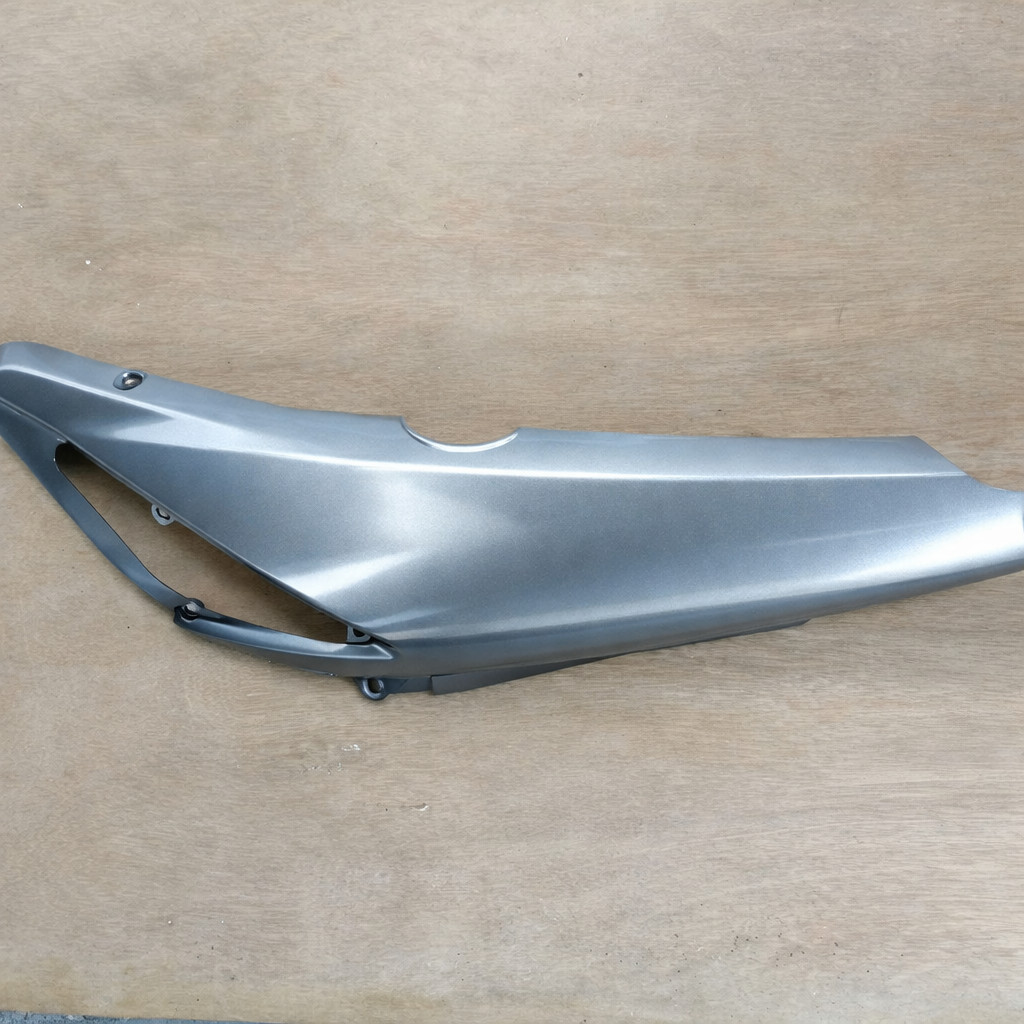 64410KTM850FMN Cover Body Kanan Grey – Supra X 125 Injection 64410-KTM-850FMN