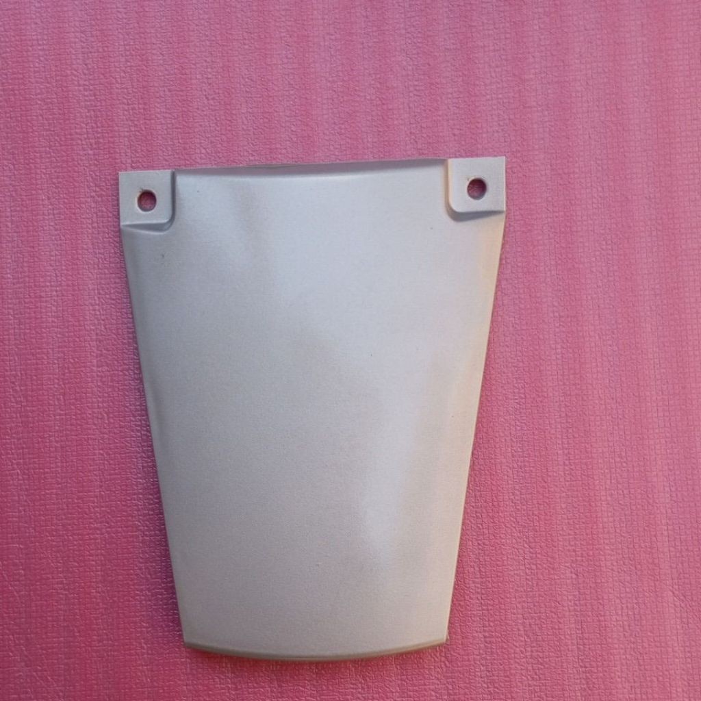 Pet Stop Sambungan Body Belakang Atas Lampu Vega Lama Warna Silver