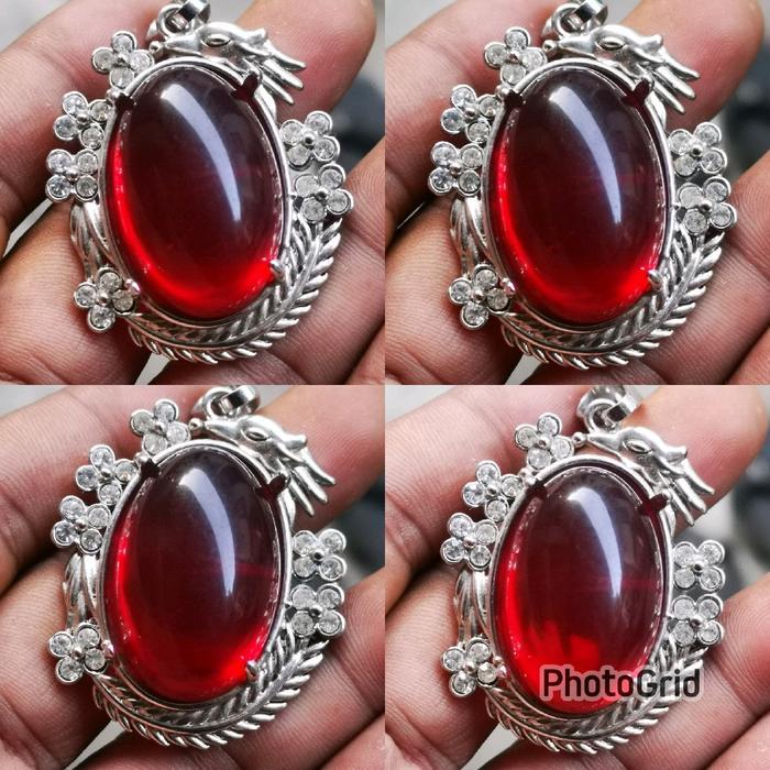 Liontin batu permata merah siam crystal