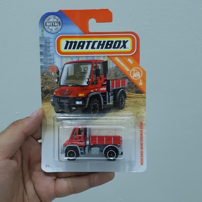 Diecast Matchbox Mercedes Benz Unimog U300 Merah