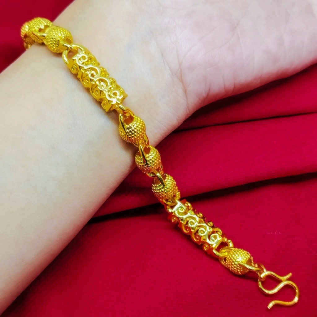 Gelang berlapis emas 24 karat baru dari Dubai.