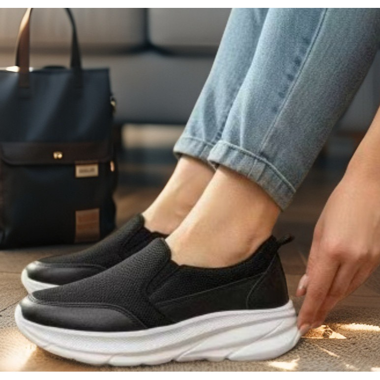 Sepatu Slip On Pria & Wanita Hitam Putih Tanpa Tali - Sepatu Sekolah Hitam Putih Sneakers Slip on Co