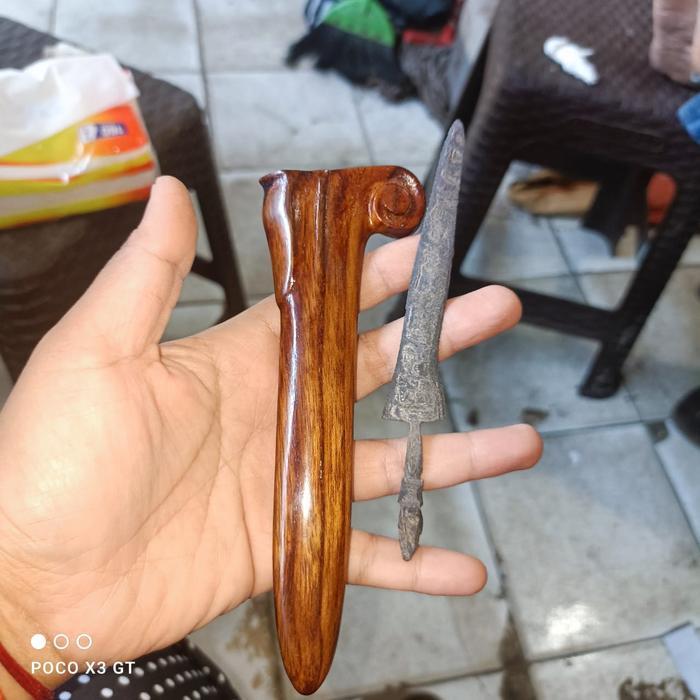 badik putut sepuh full pamor nyandang bk megantara sengkelat  lar mang