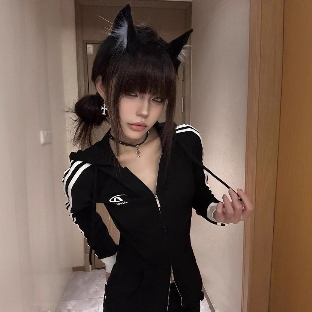 FINDO JAKET HOODIE ZIPPER WANITA HITAM GARIS PUTIH SLIM FIT GAYA KOREA SPORTY KEKINIAN