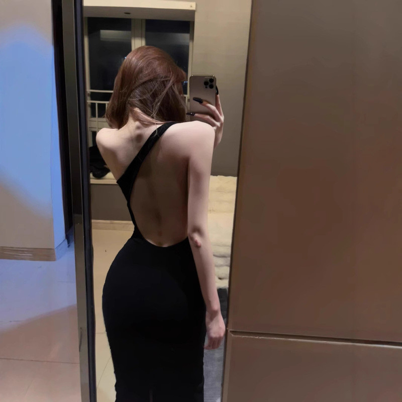 Gaun Wanita Polos dengan Punggung Terbuka, Leher Miring, Pinggang Sedang, Model Bodycon, Panjang Sed
