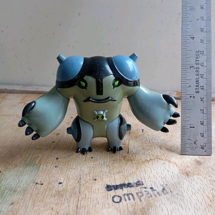 figure kartun ben 10 cannonbolt GG99