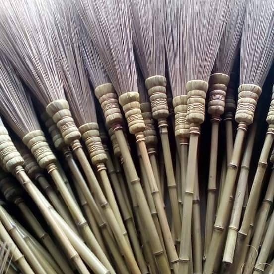 Sapu Lidi Gagang Bambu Cendani Besar Original Tradisional, Klasik, Ringan, dan Kuat