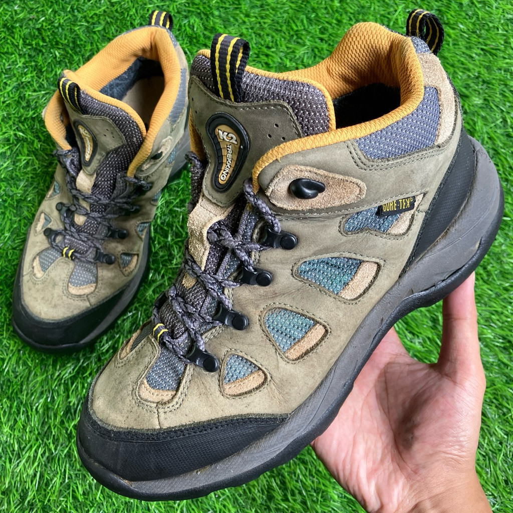 Sepatu Gunung K2 Mid Leather Trekking Xgrip Outdoors shoes ukuran 40,5 Tangan Ke-2