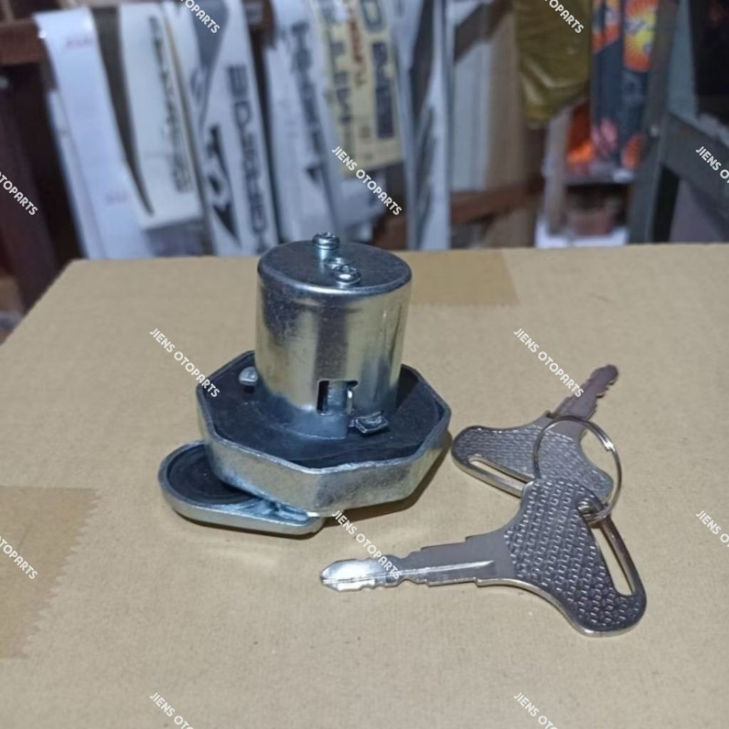 TUTUP TANGKI SOLAR ISUZU GIGA NMR71/NLR55