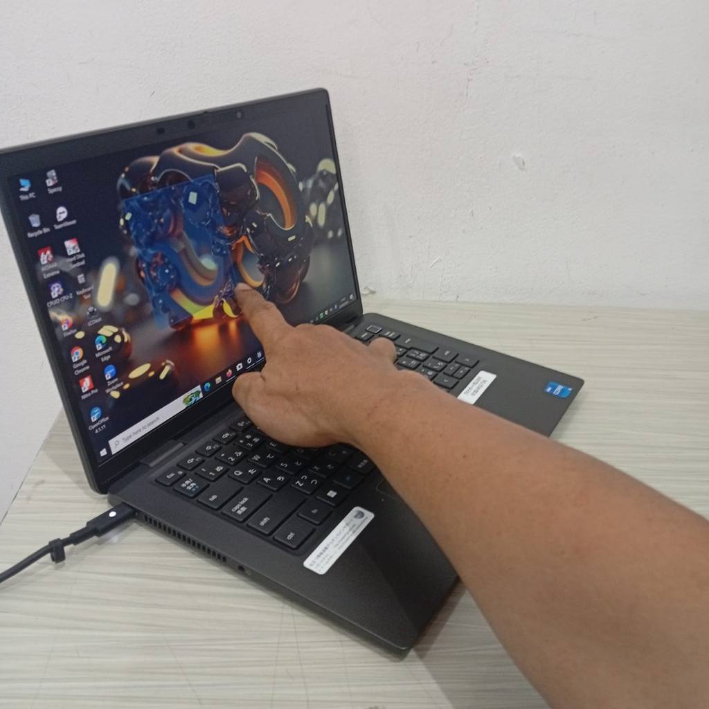 laptop  Dell 7320 RAM 16Gb core i5 gen11 slim elegan touchscreen