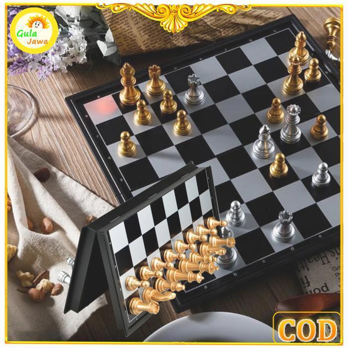Papan Catur Magnet Lipat dengan 32 Potongan Catur Emas & Perak