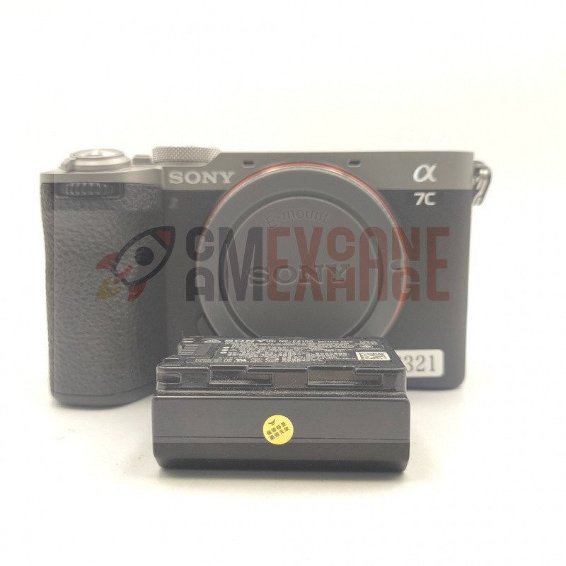 Sony ILCE-7CM2 perak, bekas pakai normal