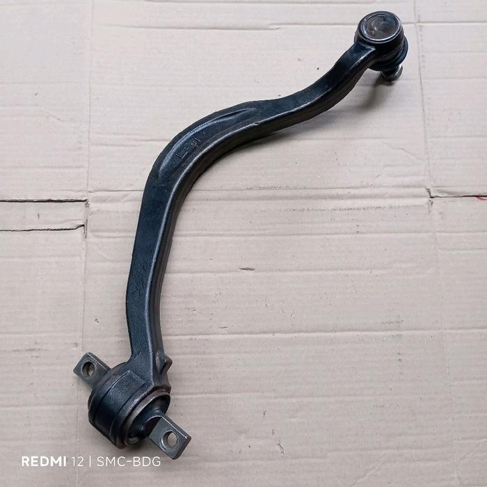 low lower arm sayap bawah celurit bengkok  roda bagian kiri L mitsubishi galant hiu asli copotan