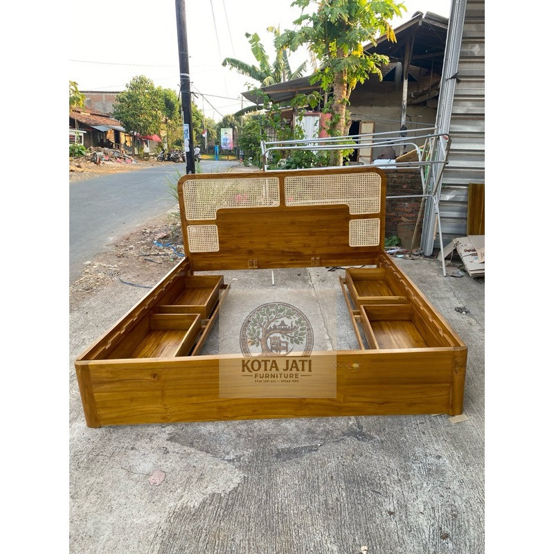 dipan kayu jati mix rotan alami,dipan minimalis termurah 140x200
