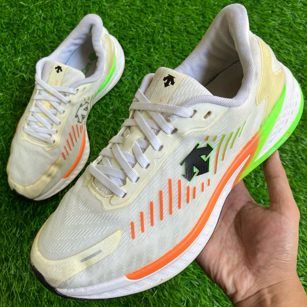 Sepatu Descente Enerzite Super V2 White Orange Running shoe ukuran 42