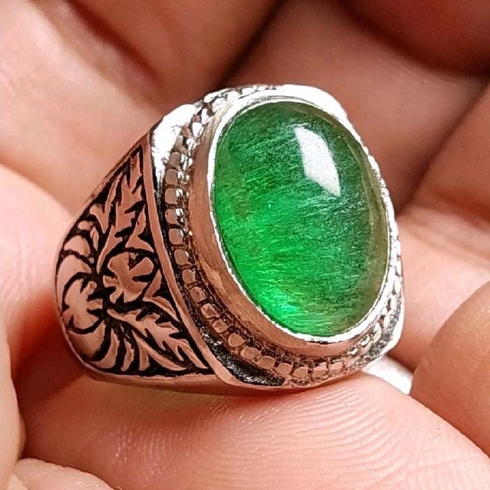 BATU ZAMBRUD KALIMANTAN +  Dimensi batu 14mm 16mm, acak. Batu asli yang melalui proses pabrik - ukir