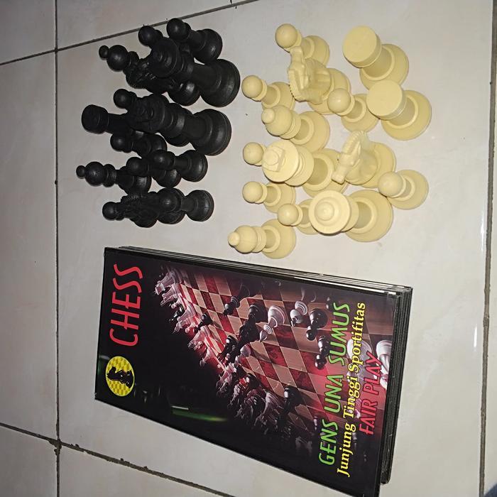 Papan catur lipat 8 + biji catur plastik standart Percasi paket hemat