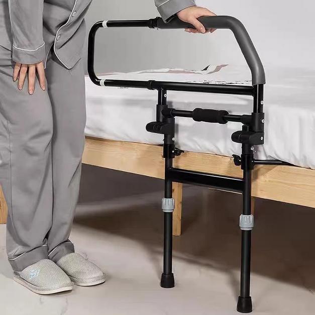 Alat Bantu Bangun Tempat Tidur Pegangan Hitam Baja Karbon Ergonomis Stabil untuk Lansia dan Pemuliha