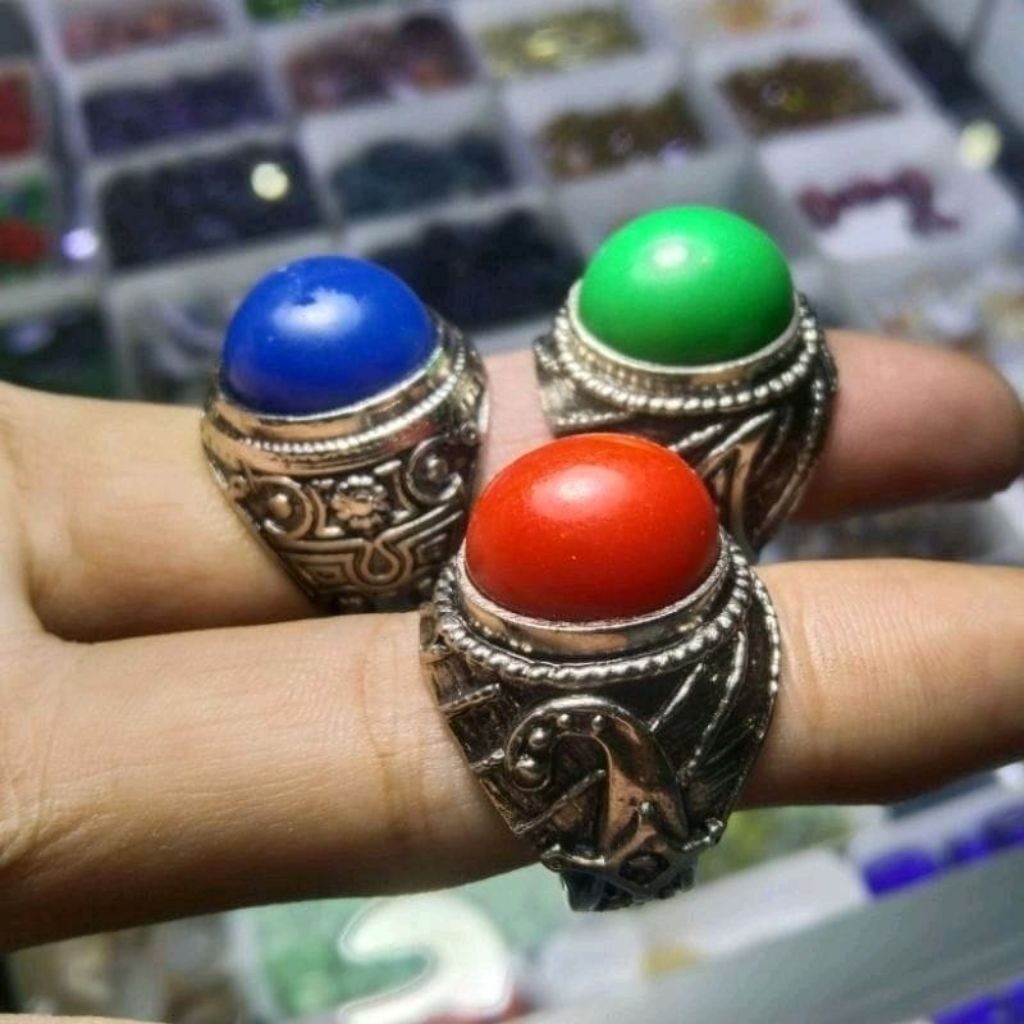 Cincin Batu Akik pospor merah hijau biru menyala kena air seperti di foto dan video