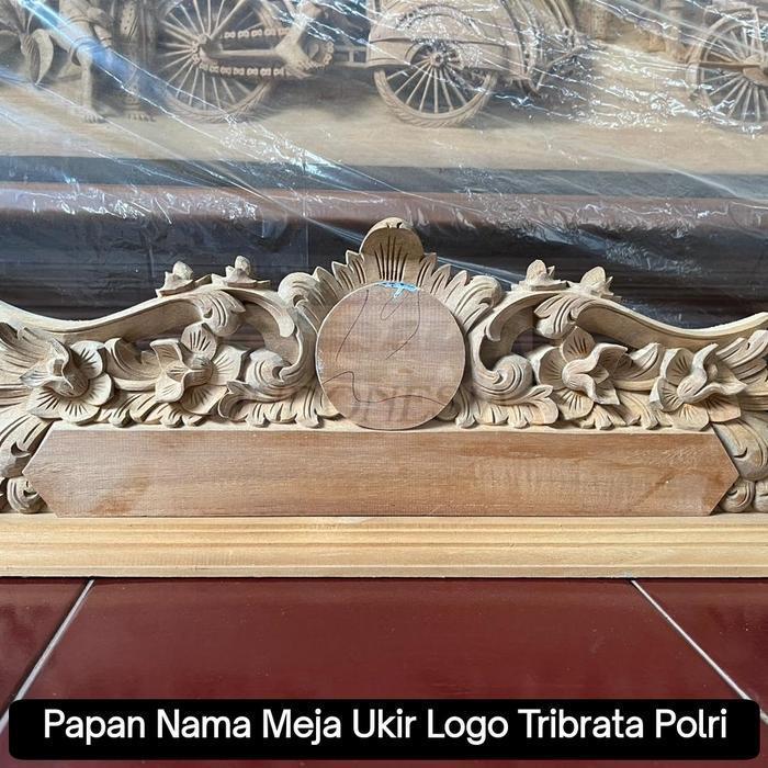 Papan Nama Meja Ukir Logo Tribrata Polri - Natural Doff PP9900