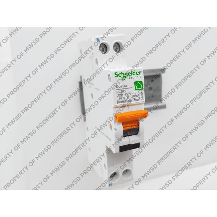 Schneider Electric RCBO Slim DOMD01620 20A 1PN 30mA 4500A Putih dengan Perlindungan ELCB dan MCB unt