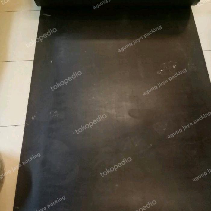 Karet lembaran hitam