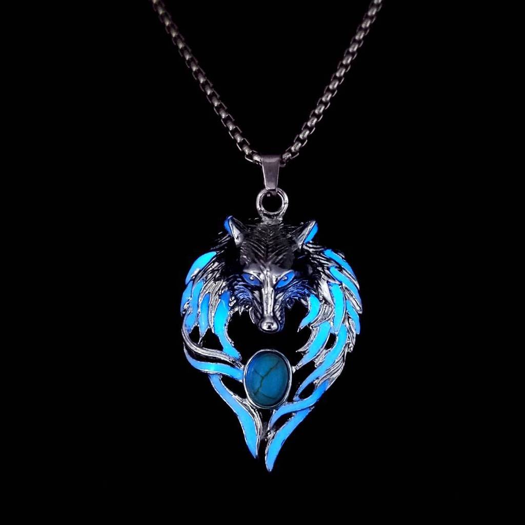 Dark Glow Wolf Totem Wolf Head Kalung Pria Hip Hop Turquoise Diamond Luminous Pendant