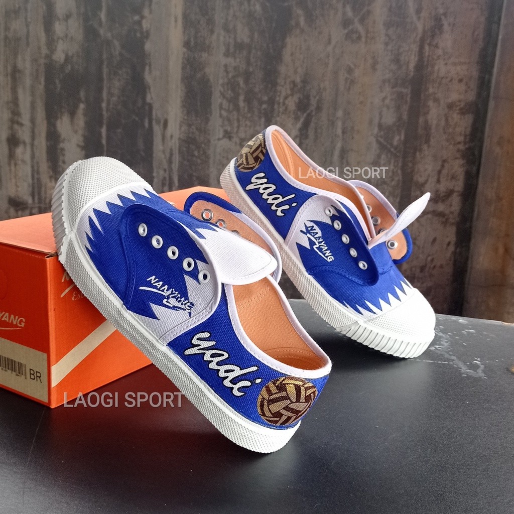 Sepatu nanyang motif biru merah