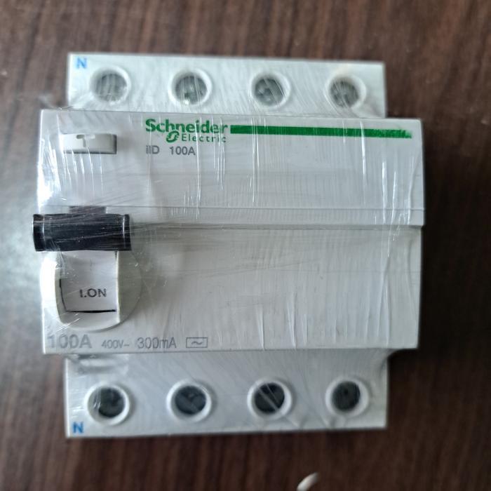 ELCB schneider 4p 100a 300ma kondisi 85%