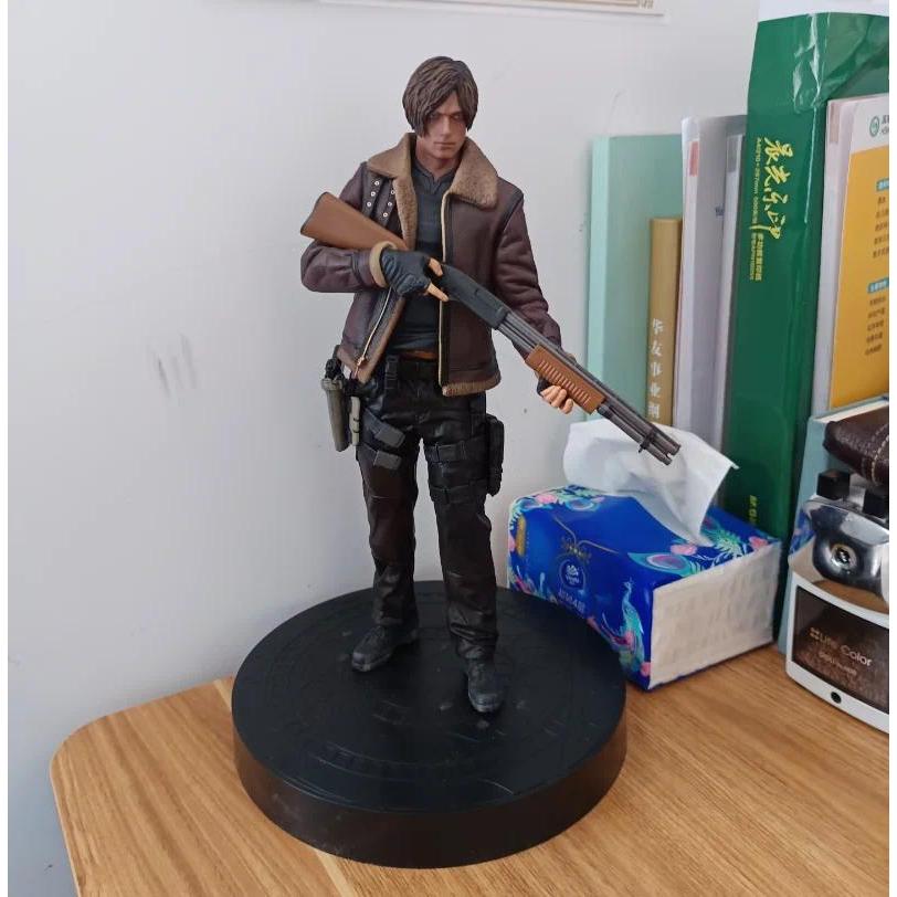 High Quality Game Biohazard EVIL aracter Leon Scott Kennedy Action Figure Toys 33cm