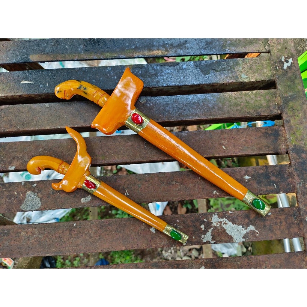 ZPS00078 keris eluk Batu Giok Model Warna Kuning Ukuran 23 cm Dan 32 cm