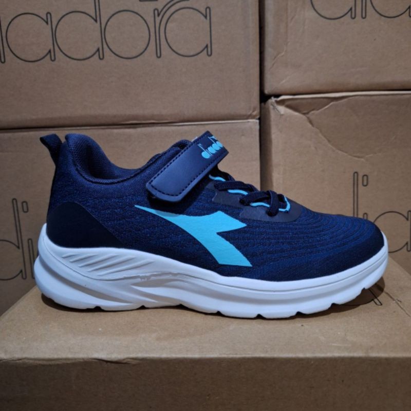 Sepatu diadora anak sepatu anak diadora hester jr navy sepatu sekolah anak sd ,smp