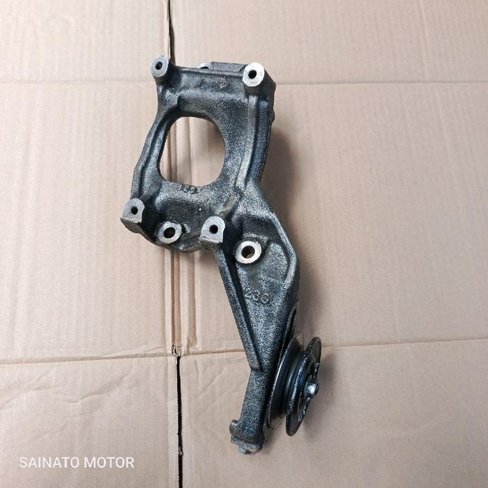 Bracket breket dudukan kompresor ac mobil Kijang super G Grand 5k 7k asli copotan