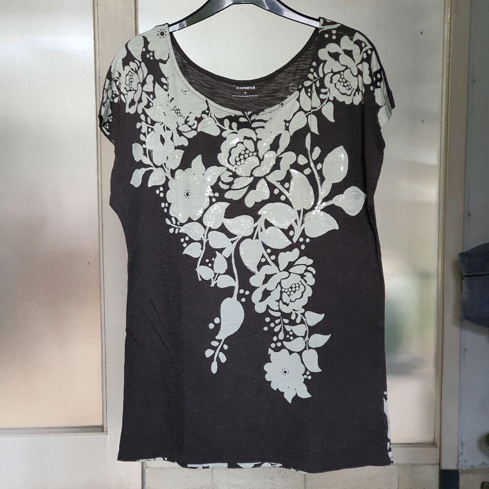 X baju wanita atasan cewek blouse blus kaos express abu tua motif bunga putih preloved seken Katun