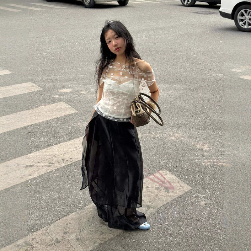 Atasan outer wanita putih jaring polkadot off shoulder lengan pendek bahu turun gaya kantor elegan
