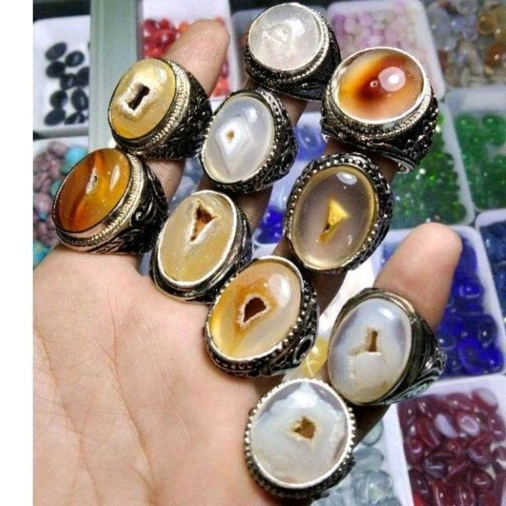 BATU AKIK COMBONG BOLONGNYA ALAMI