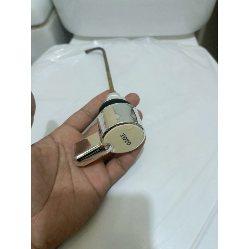 Engkol Closet Duduk TOTO - Handle Samping Closet TOTO - Baru Originall