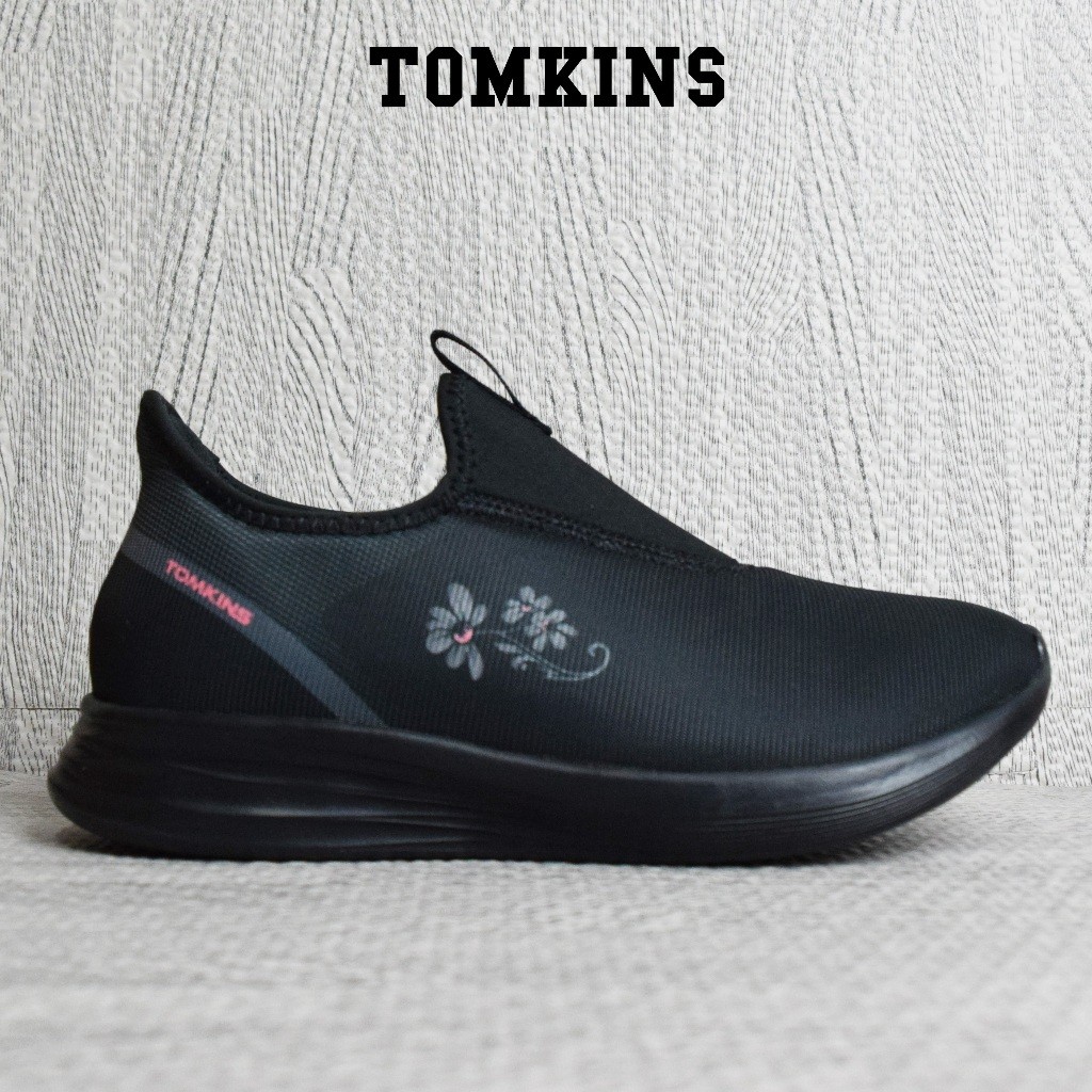 TOMKINS  Korra - Hitam  Sepatu Slip On  Wanita