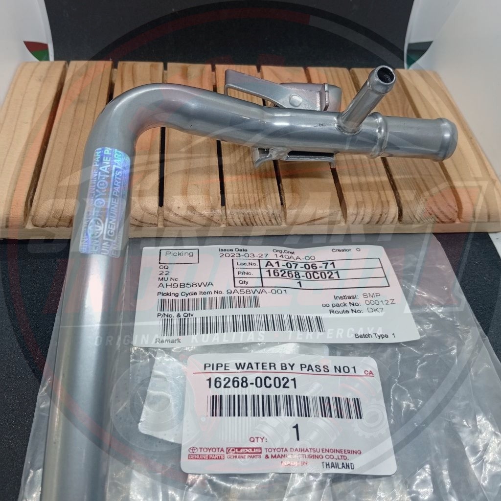 Selang Air Pipa Inlet Toyota 16268-0C021Innova, Fortuner, Hilux, Crown & Hiace 2005-2015 Radiator By