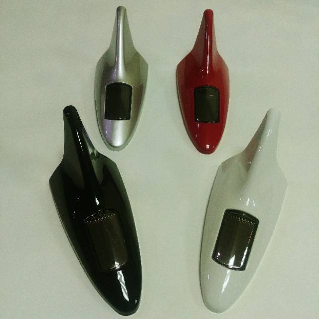 ReadyAntena mobil model sirip hiu shark fin tenaga surya matahari solar cell lampu LED D01 HITAM PUT