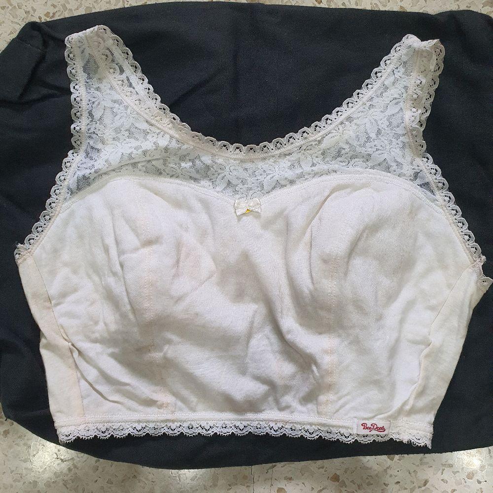AK atasan inner cewek triumph bee dees putih size L 70cm second preloved prelove pakaian wanita