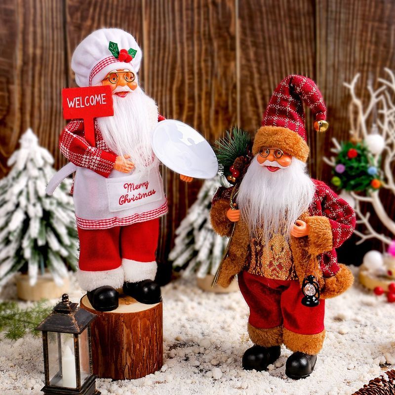 Patung Santa Claus yang Beruku Berpegang Boneka Lucu