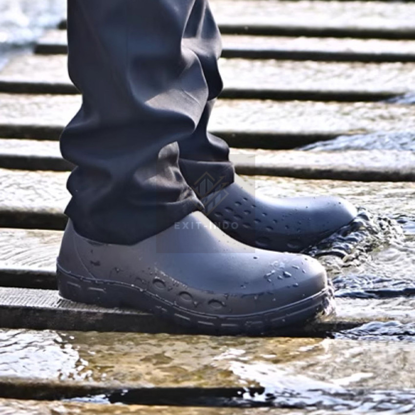Sepatu Kitchen Safety Ujung Besi Chef Shoes Anti Licin Waterproof Tahan Minyak Kerja Dapur Nyaman Ri