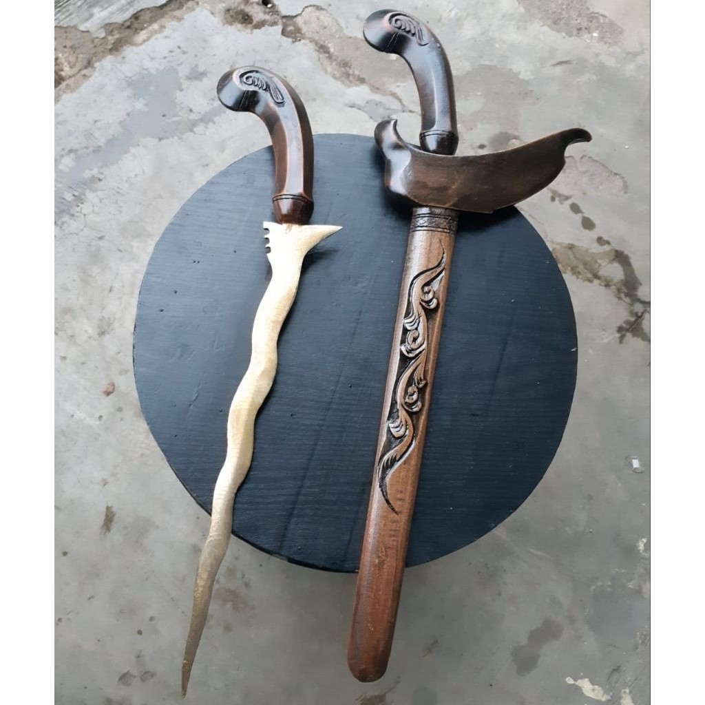 ZPS00067 Koleksi keris ladrang Kuningan/keris kayu ukir Ukuran Tanggung