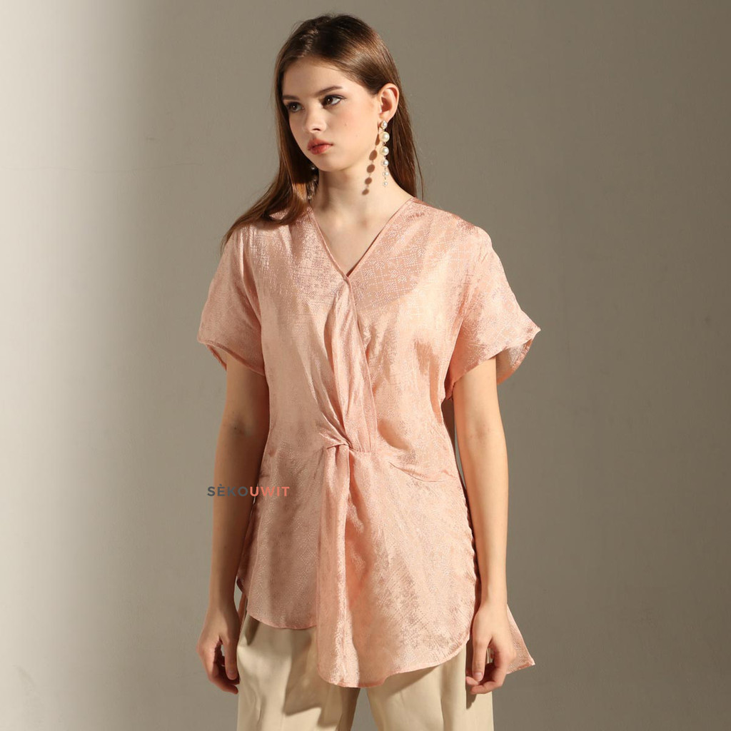Blus Batik Viscose Wanita Kana Asymmetric Blouse Viscose Batik Sekouwit - Peach