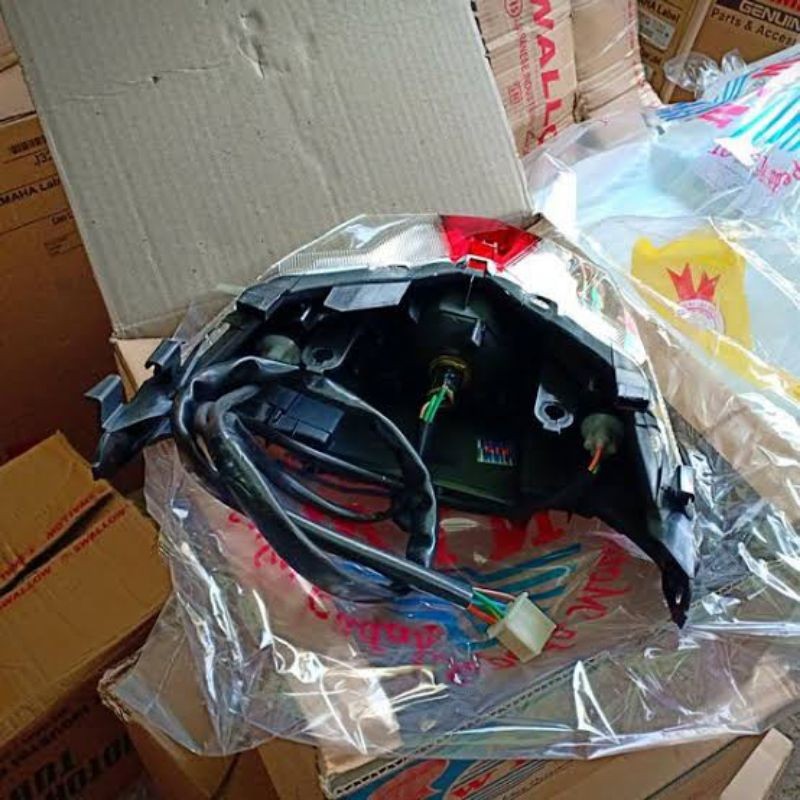 lampu belakang/lampu stop assy belakang beat esp/street 2016-2019