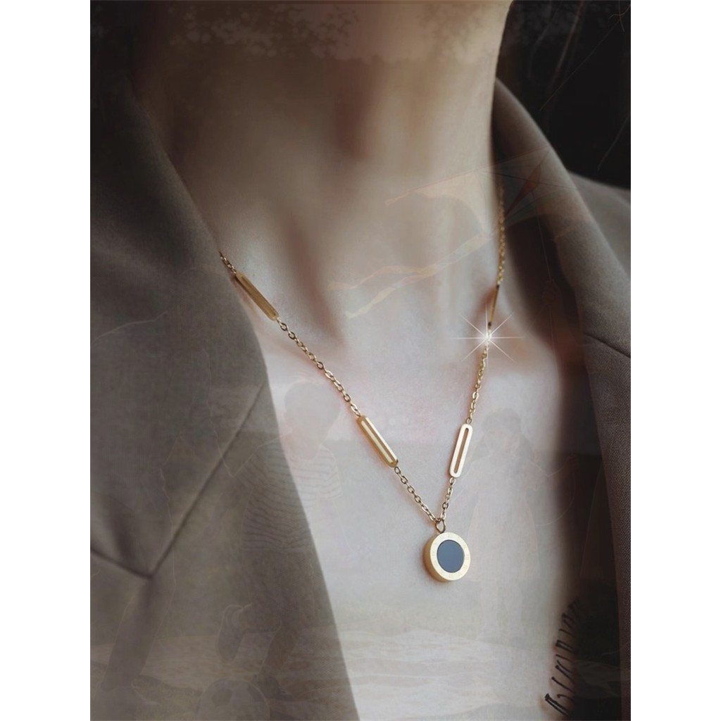Finn - Kalung Wanita Titanium Aksesoris Perhiasan Kalung Pipih Liontin Bulat Hitam