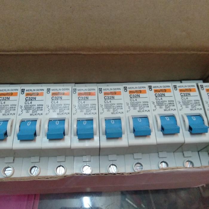 MCB 4A MERLIN GERIN BIRU