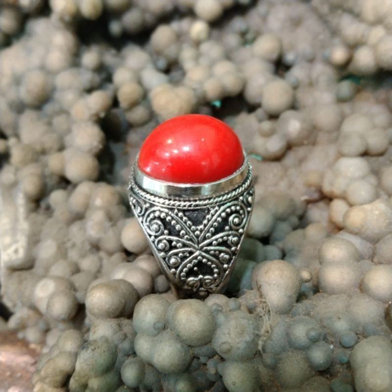 Cincin batu pria merah nyala di dalam air  akik 525